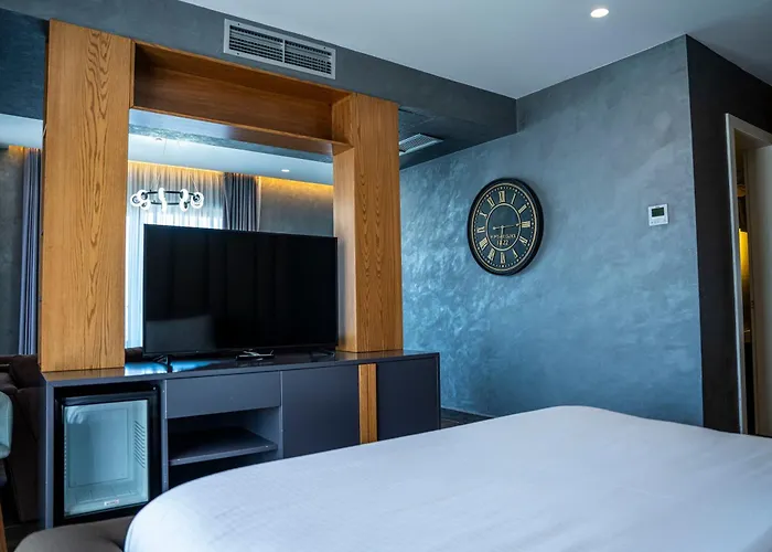 Henry Resort & Spa
